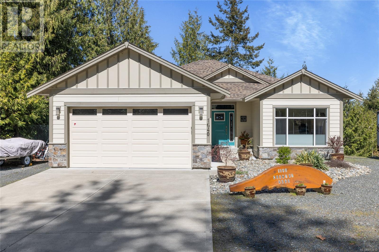 1640 Country Rd, Qualicum Beach