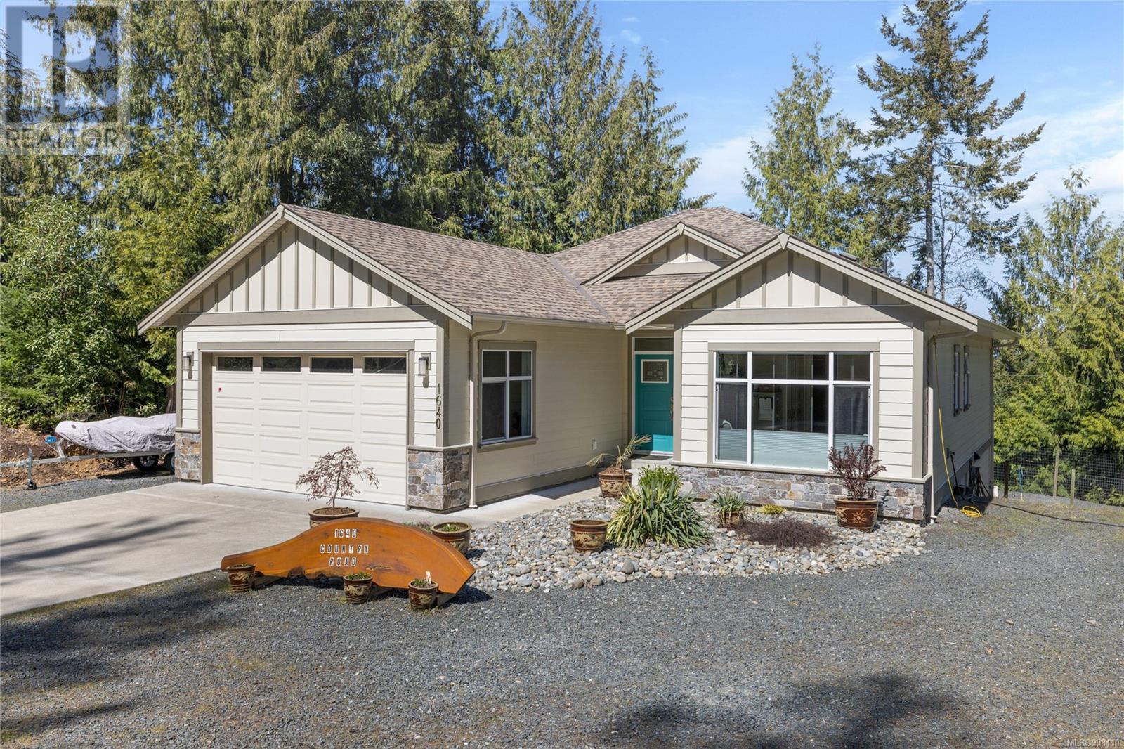 1640 Country Rd, Qualicum Beach