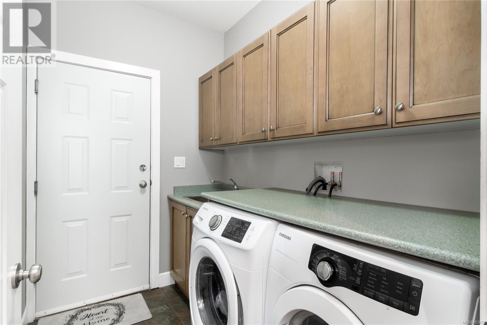 632 Nodales Dr, Campbell River real estate listing 983676
