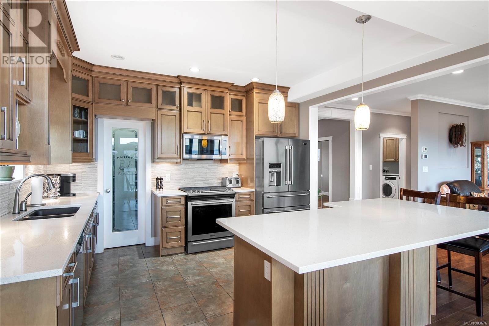 632 Nodales Dr, Campbell River real estate listing 983676
