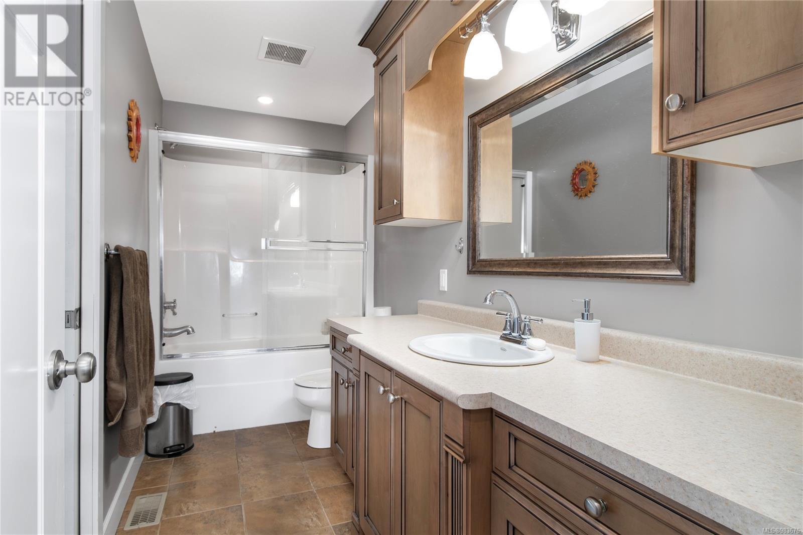 632 Nodales Dr, Campbell River real estate listing 983676