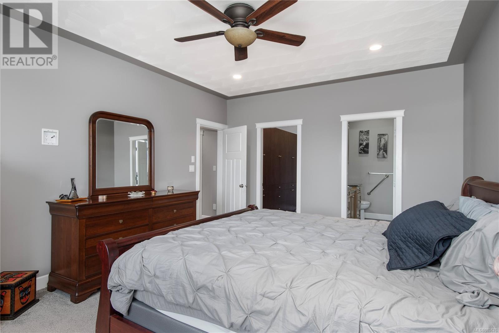 632 Nodales Dr, Campbell River real estate listing 983676