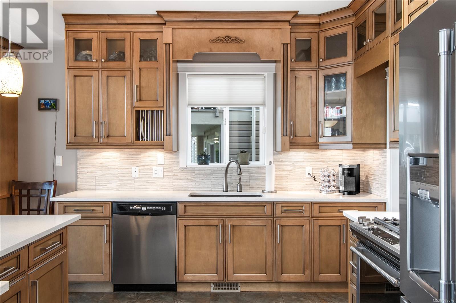 632 Nodales Dr, Campbell River real estate listing 983676