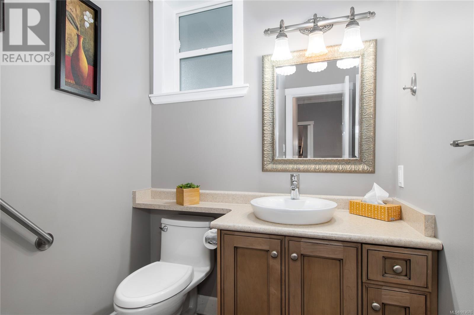 632 Nodales Dr, Campbell River real estate listing 983676