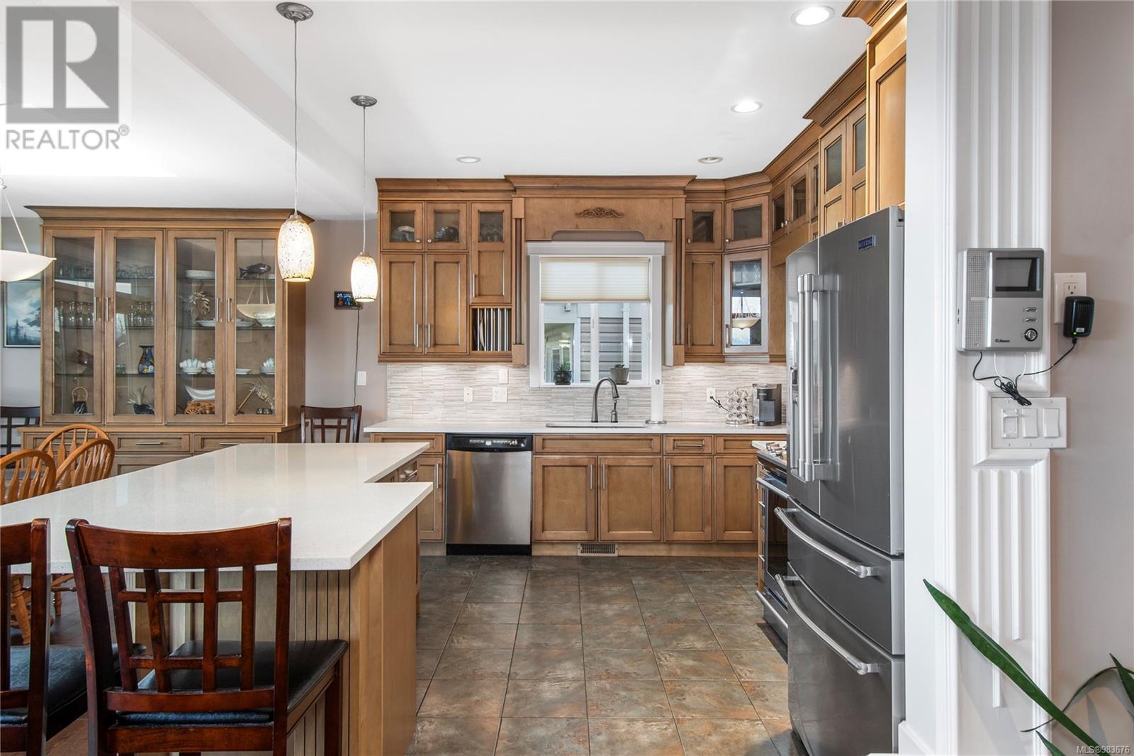 632 Nodales Dr, Campbell River real estate listing 983676