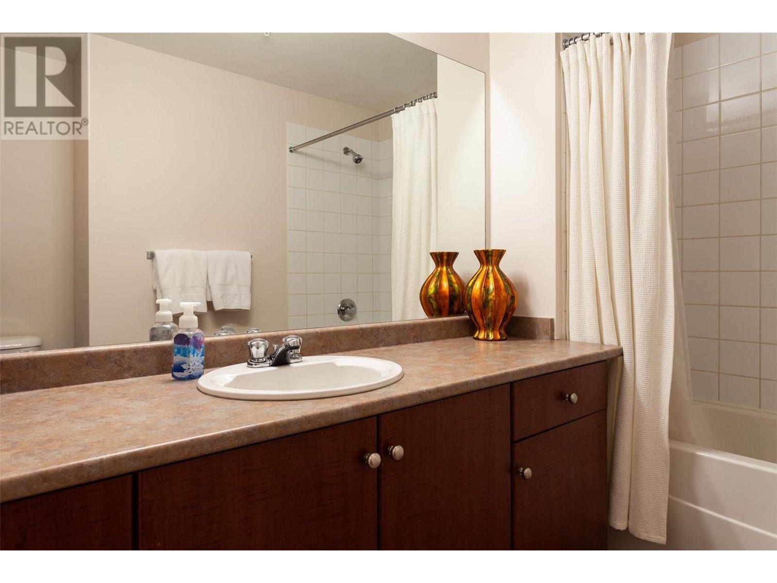 1318 1875 Country Club Drive, Kelowna