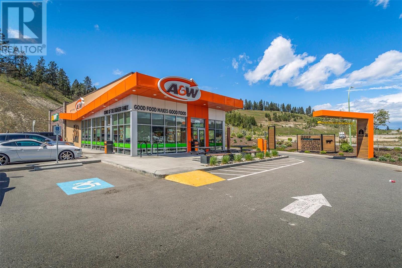 1318 1875 Country Club Drive, Kelowna