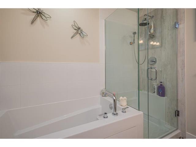 Photo 17 of 19 20498 82 Avenue, Langley BC