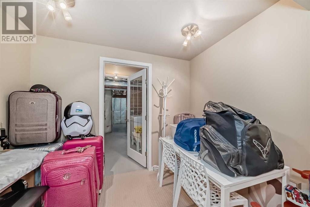 Single Family House for Sale in  Royal Oak Gardens NW Royal Oak Calgary 