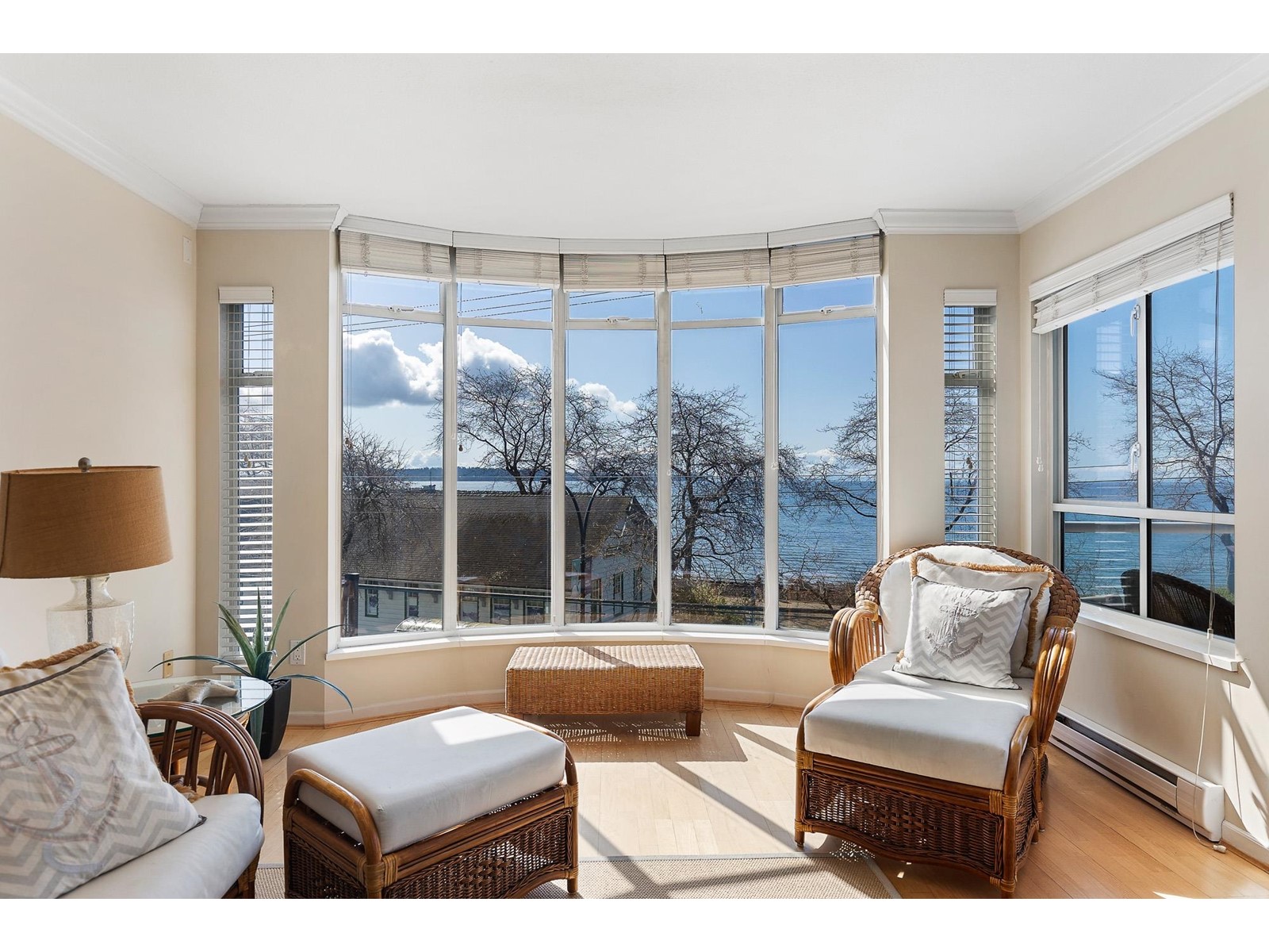 301 14965 MARINE DRIVE, White Rock