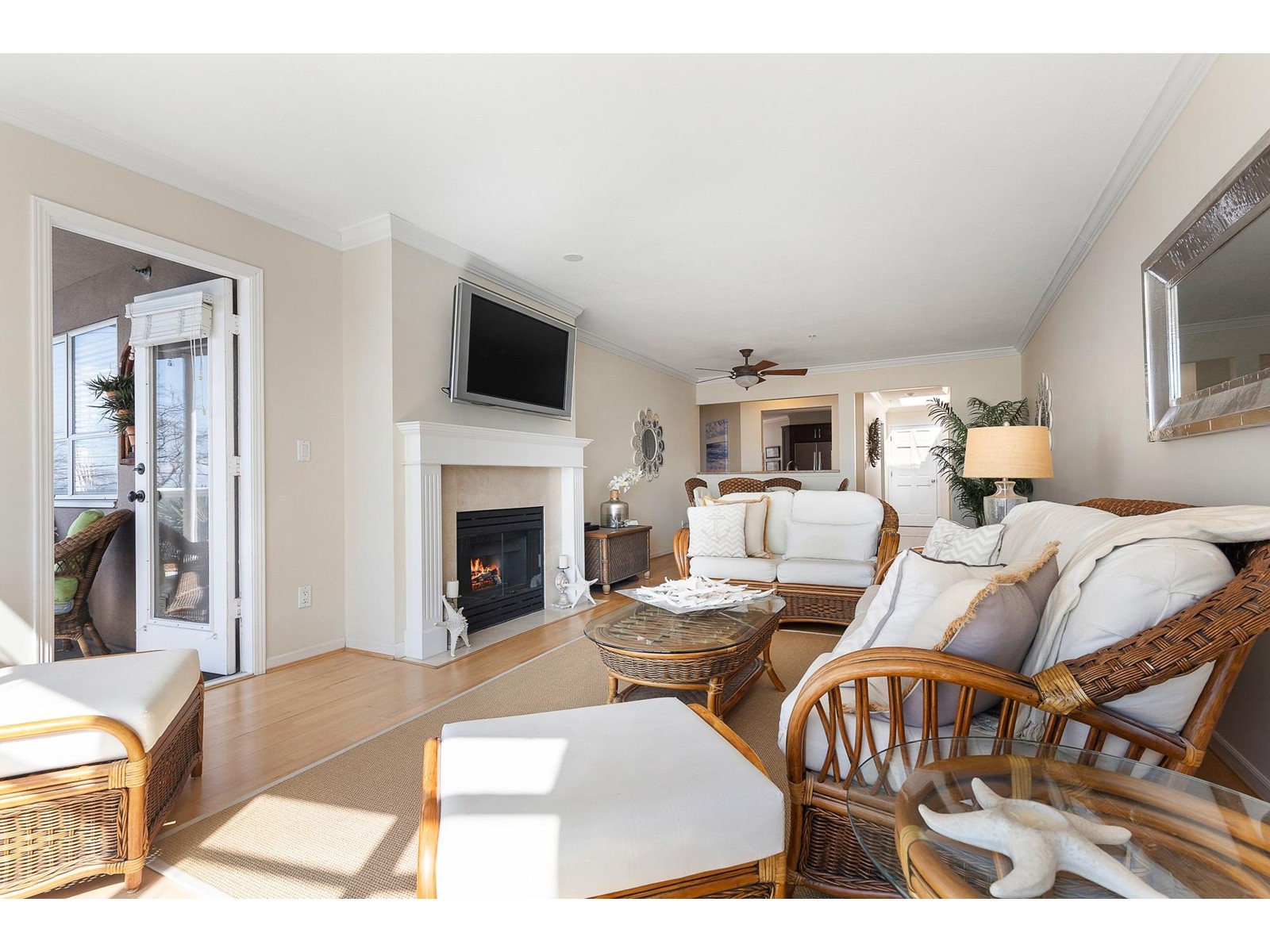301 14965 MARINE DRIVE, White Rock