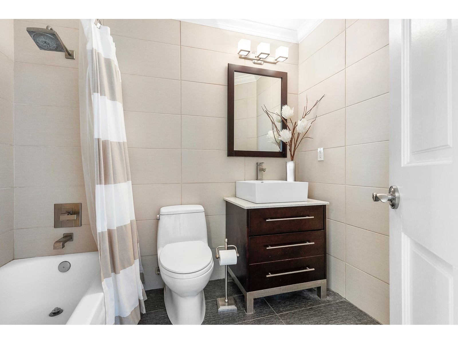 301 14965 MARINE DRIVE, White Rock