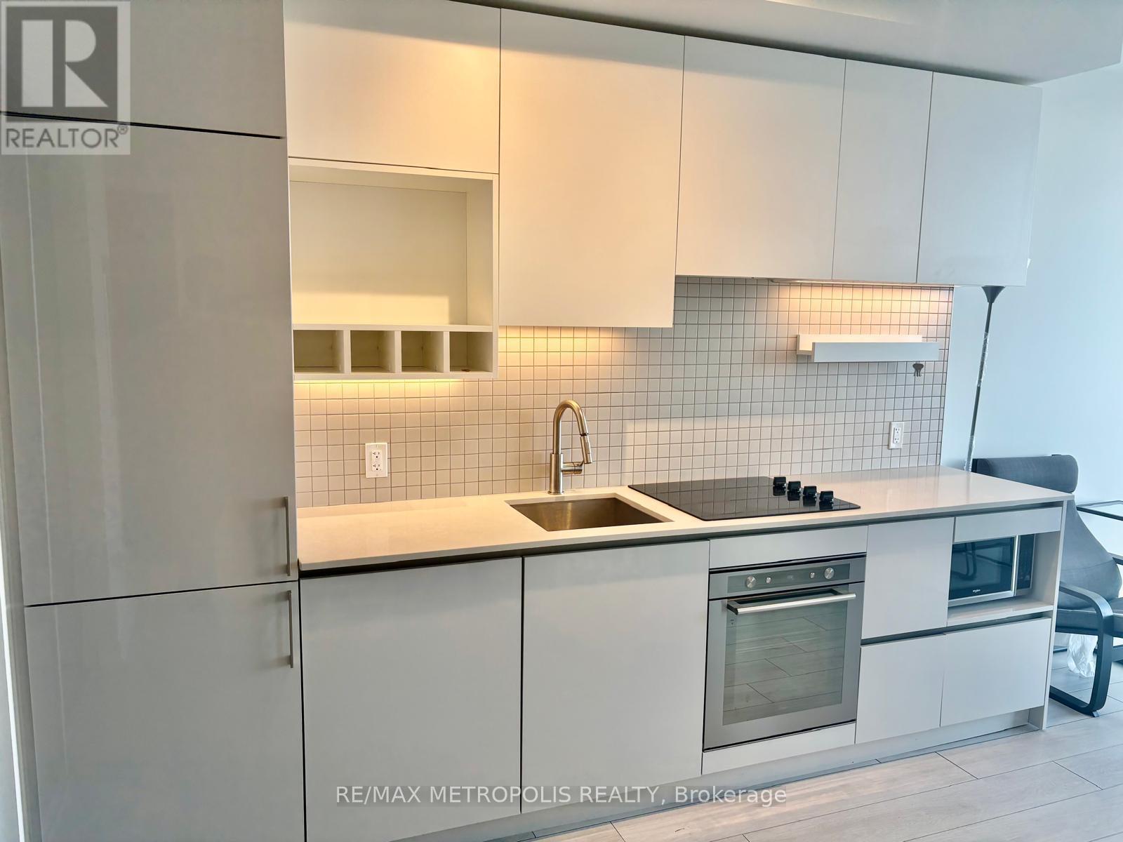 Photo 4 of Ph 08 5 Buttermill Avenue, Vaughan ON