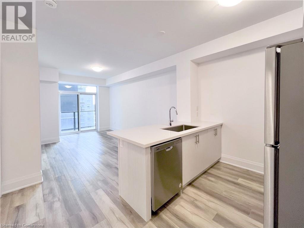 470 DUNDAS