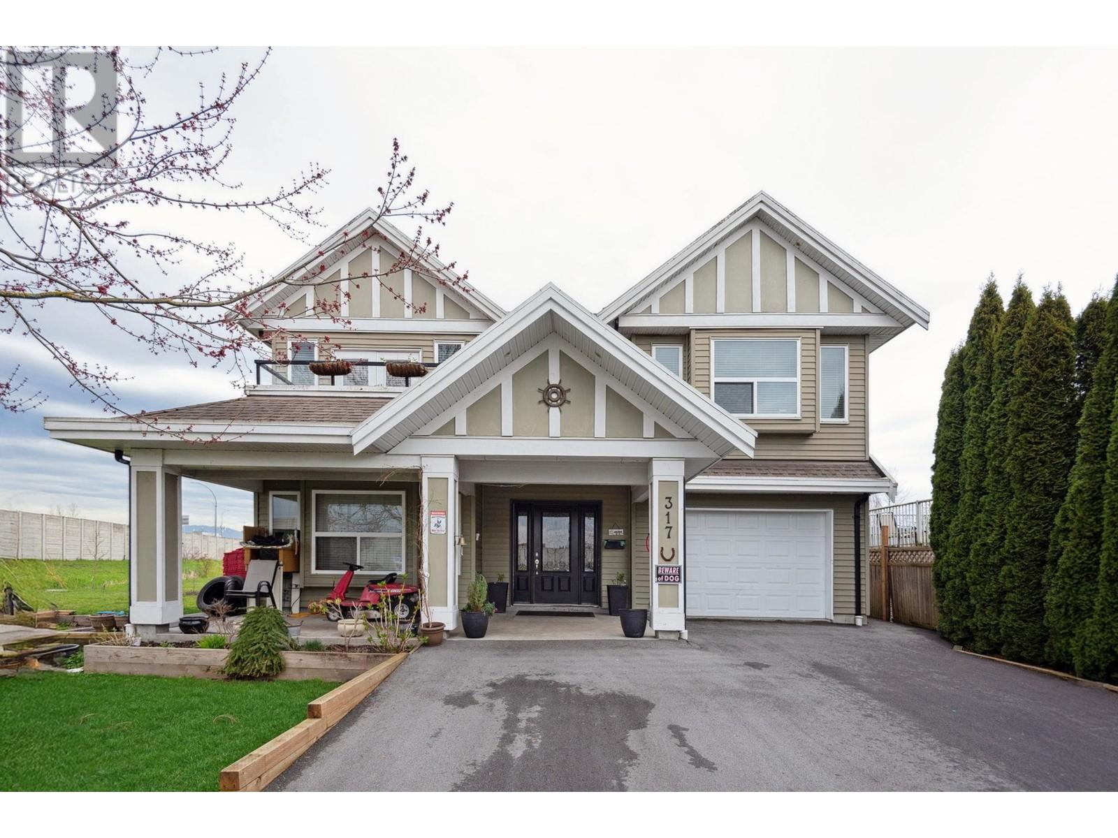 317 JARDINE STREET, New Westminster
