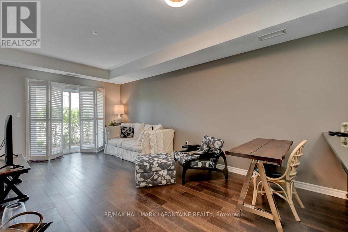 Photo 13 of 114 120 Prestige Circle, Ottawa ON