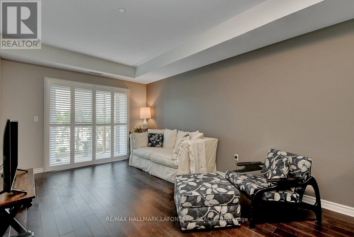 Photo 17 of 114 120 Prestige Circle, Ottawa ON