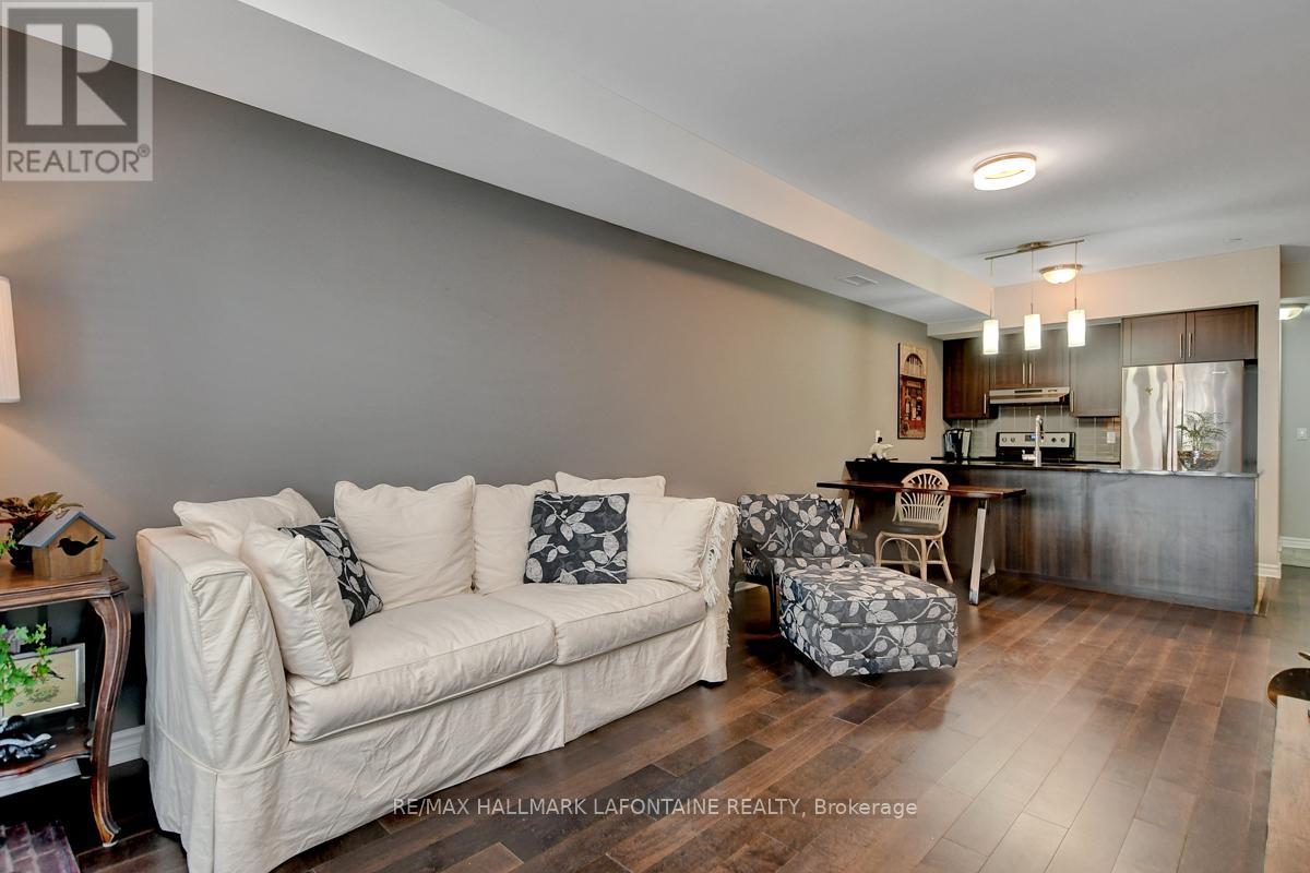 Photo 18 of 114 120 Prestige Circle, Ottawa ON