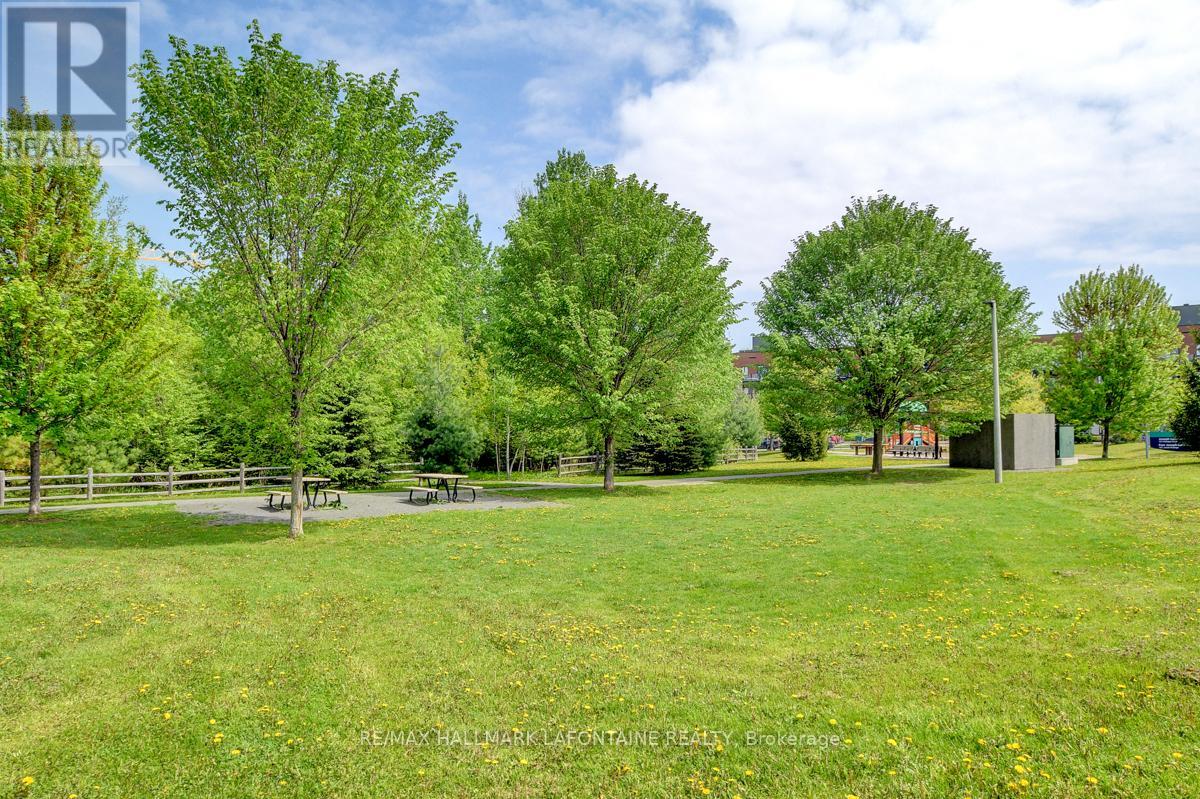 Photo 33 of 114 120 Prestige Circle, Ottawa ON