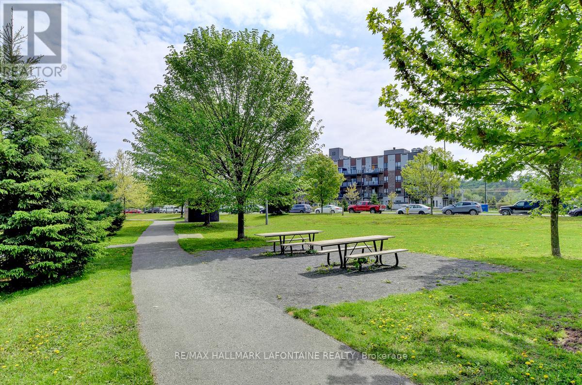 Photo 34 of 114 120 Prestige Circle, Ottawa ON