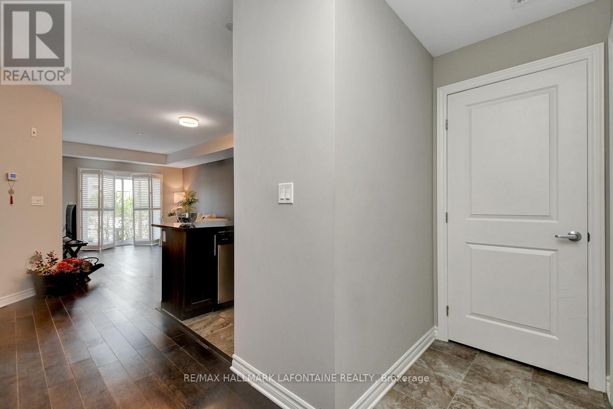 Photo 6 of 114 120 Prestige Circle, Ottawa ON