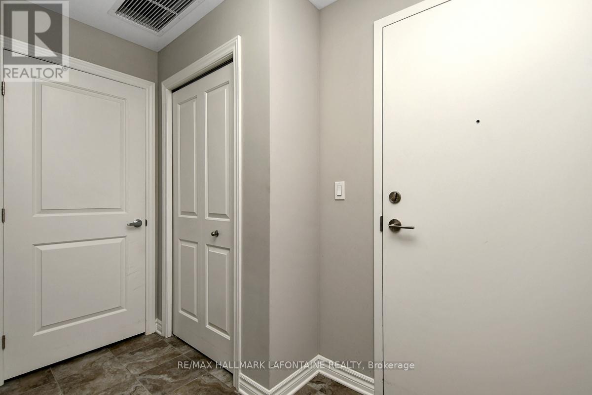 Photo 7 of 114 120 Prestige Circle, Ottawa ON