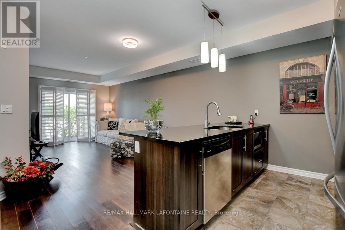 Photo 8 of 114 120 Prestige Circle, Ottawa ON