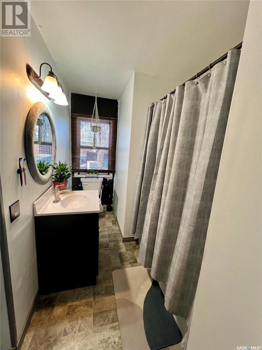 Photo 12 of 310 4th Avenue Se, Swift Current SK