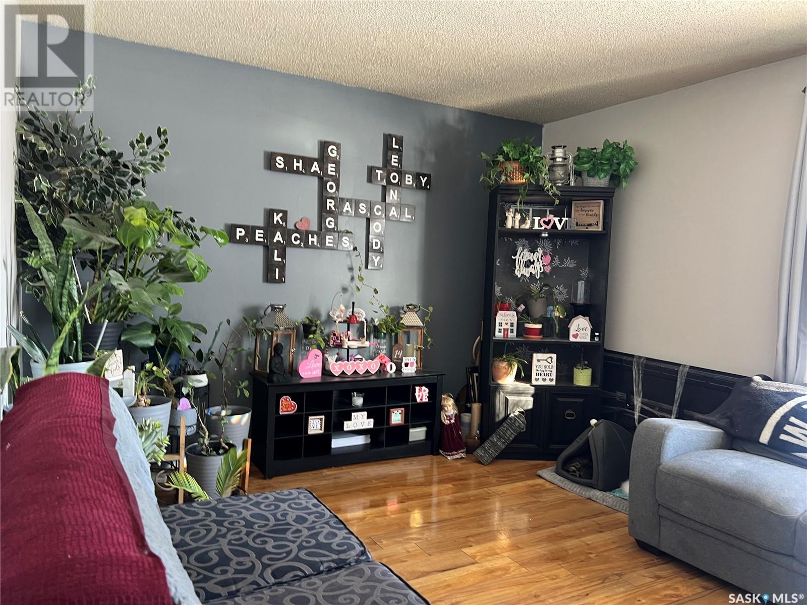 Photo 8 of 310 4th Avenue Se, Swift Current SK