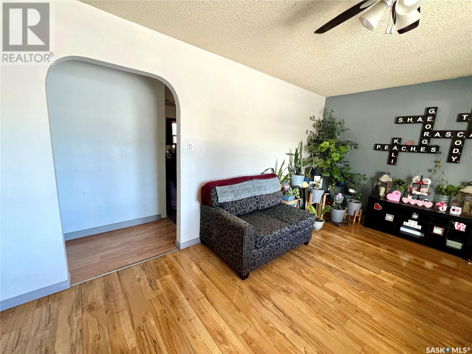 Photo 10 of 310 4th Avenue Se, Swift Current SK