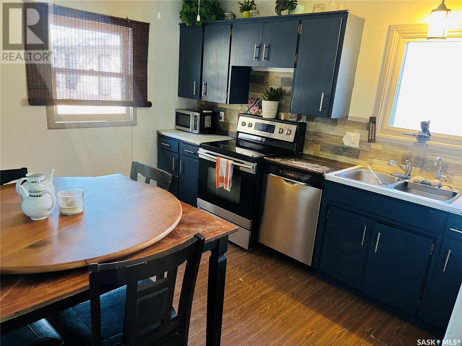 Photo 11 of 310 4th Avenue Se, Swift Current SK
