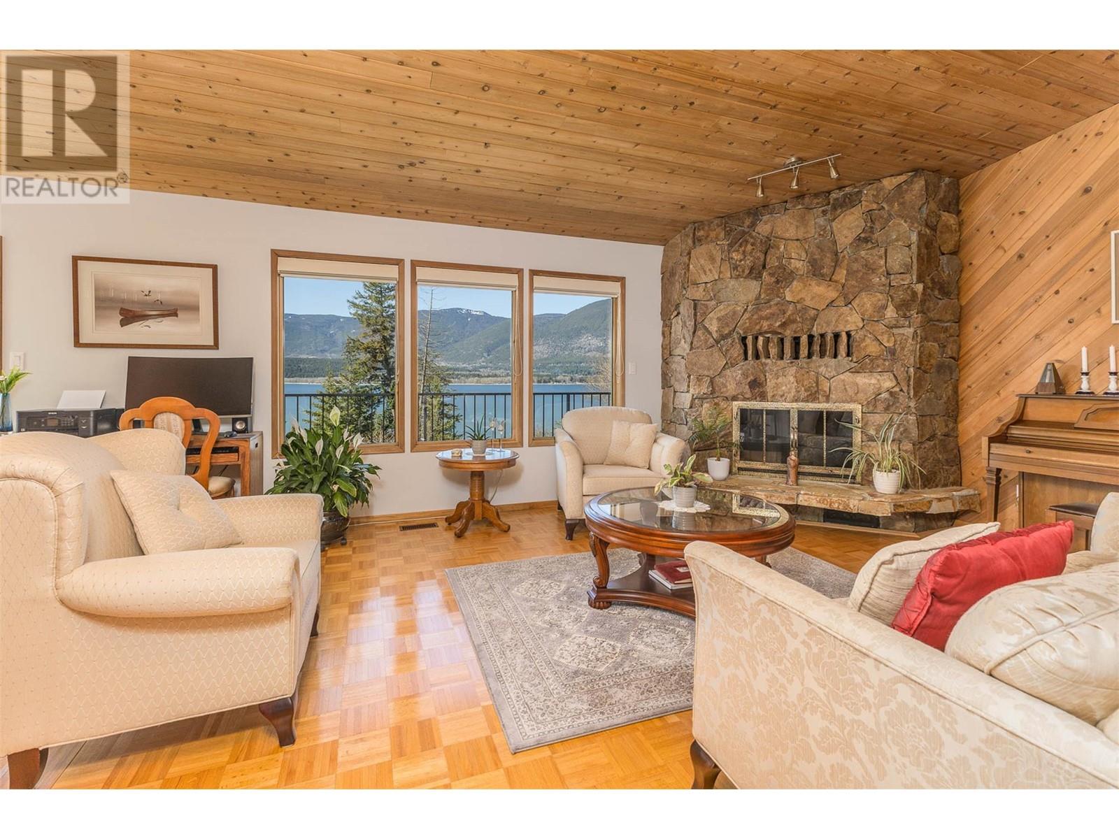  5040 11 Street Northeast, Salmon Arm