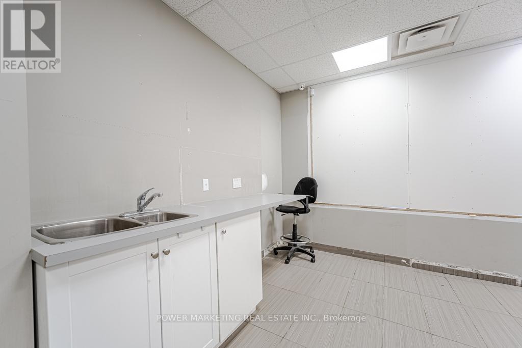 Photo 13 of C 1883 Bank Street, Ottawa ON