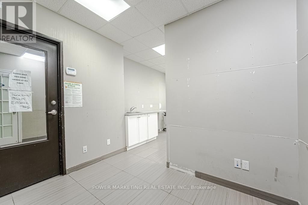 Photo 8 of C 1883 Bank Street, Ottawa ON