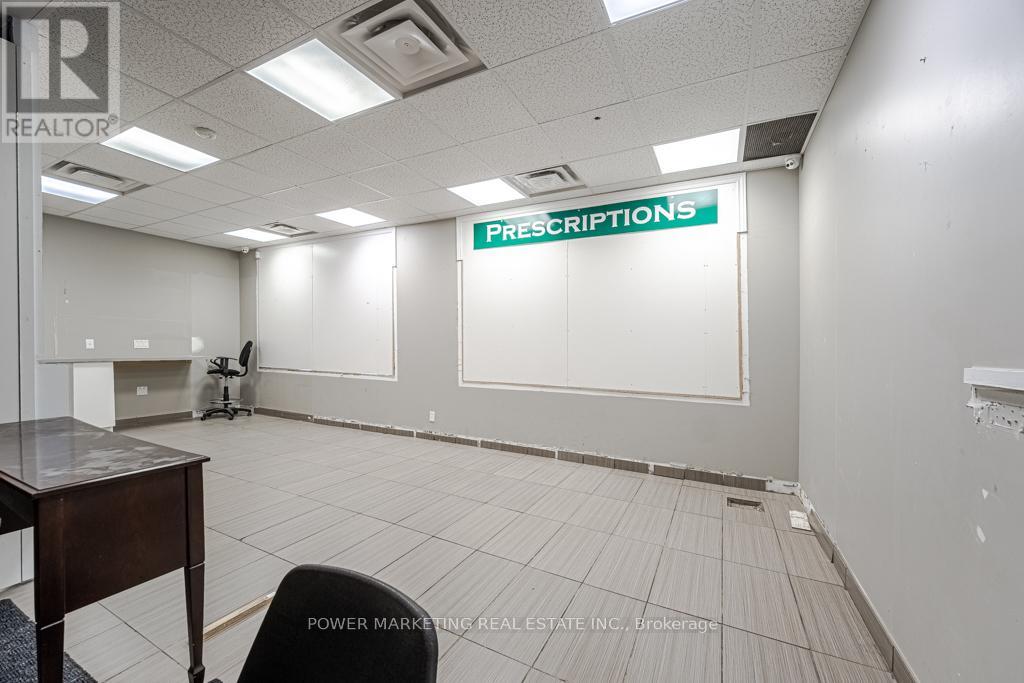 Photo 14 of C 1883 Bank Street, Ottawa ON