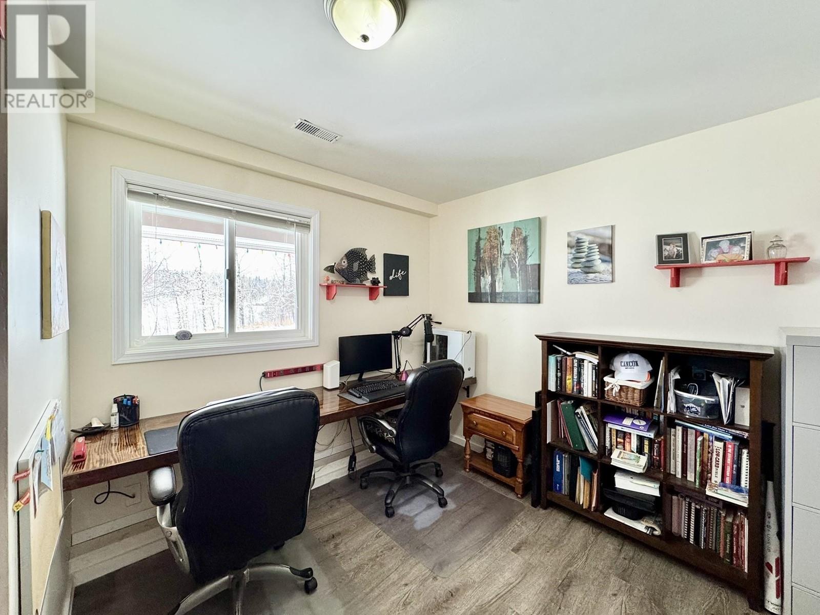 253 N BIRCH AVENUE, 100 Mile House