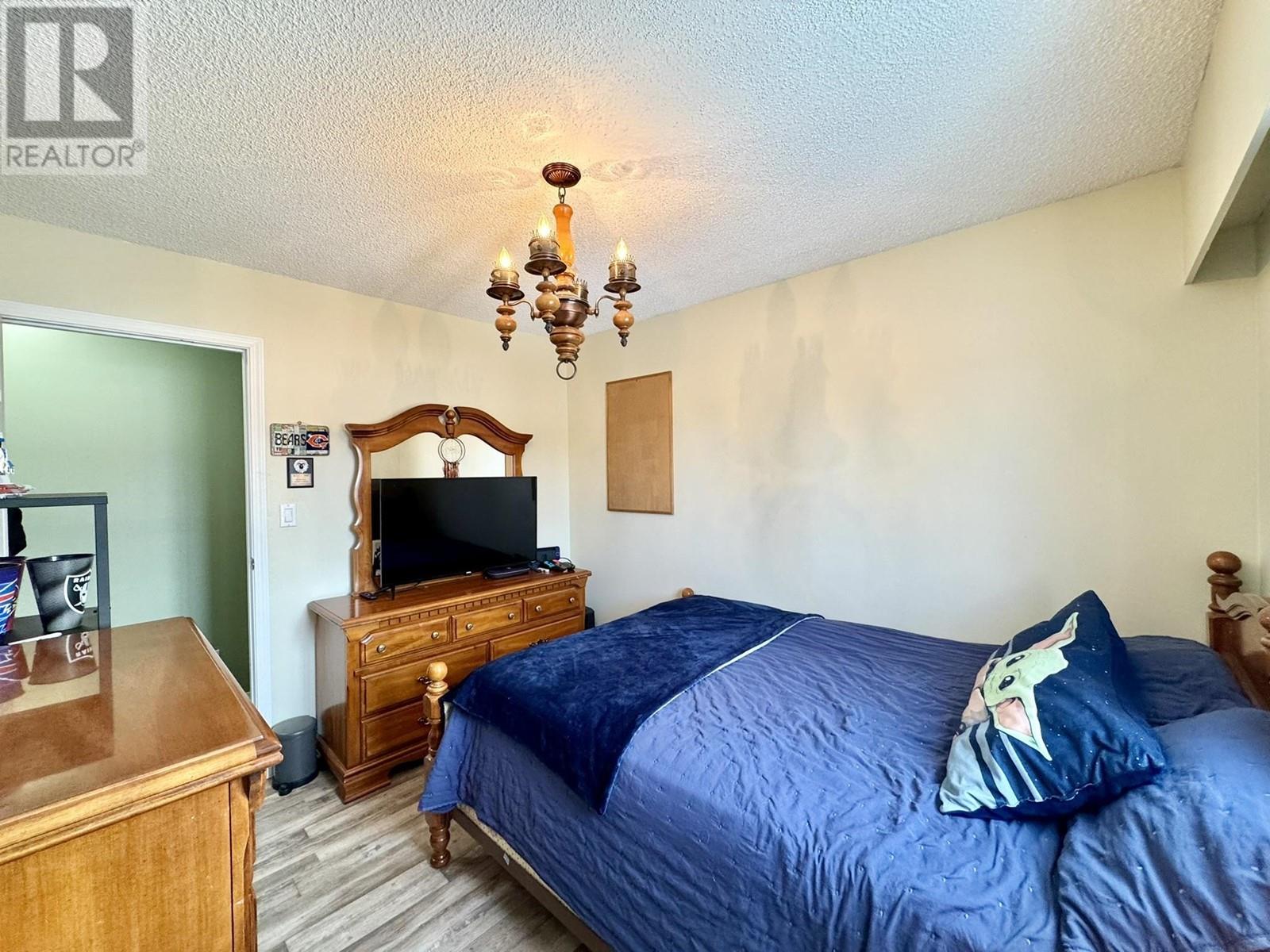 253 N BIRCH AVENUE, 100 Mile House