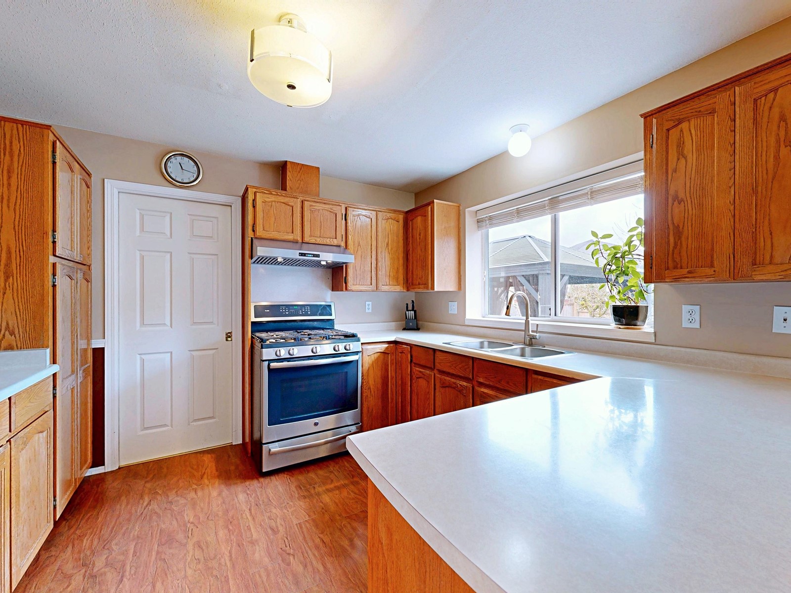 Photo 12 of 8514 164 A Street, Surrey BC