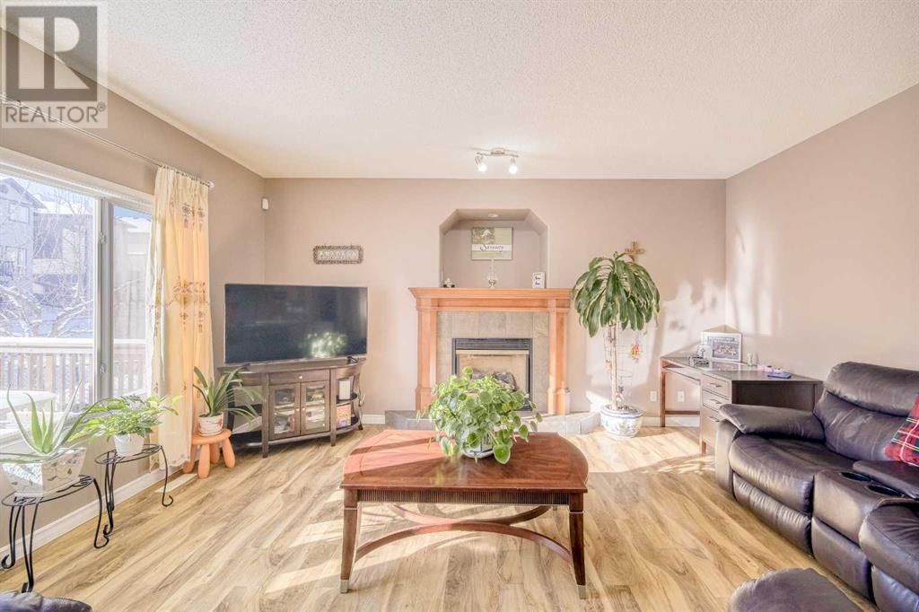 Single Family House for Sale in  EVERHOLLOW Way SW Evergreen Calgary 