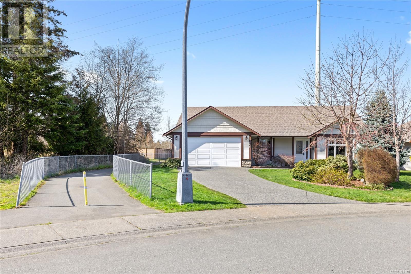 2848 Bryden Pl, Courtenay