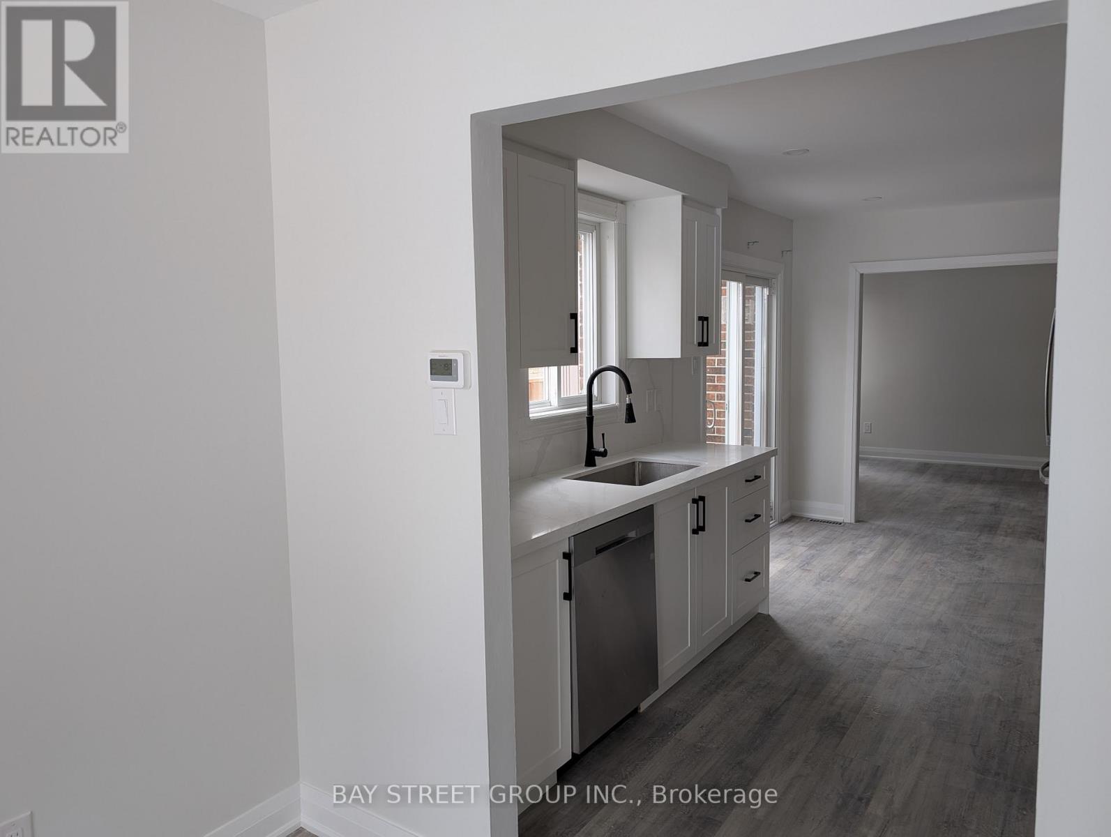 Photo 5 of 44 Lilac Avenue, Markham ON