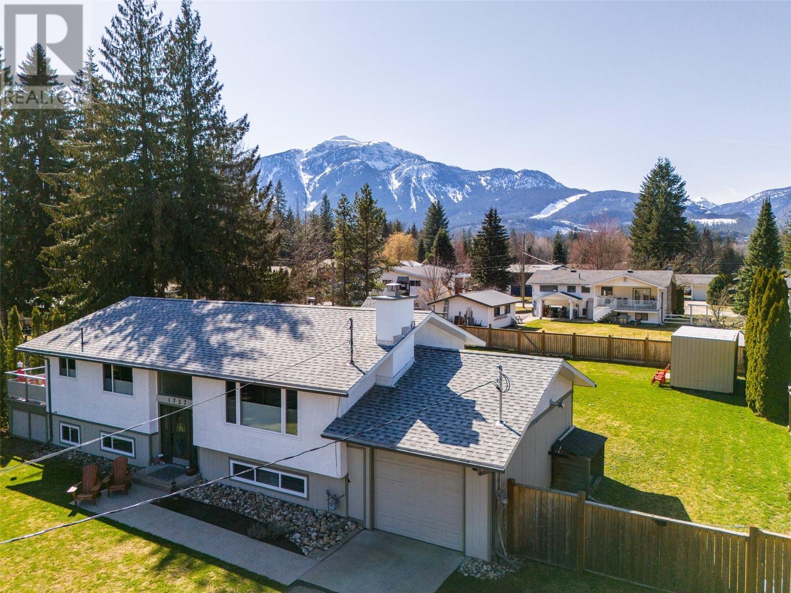 1727 Tillen Road, Revelstoke
