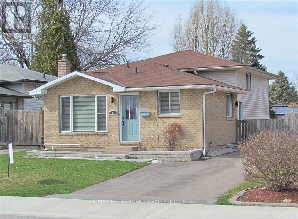 Photo 1 of 48 Larchwood Circle, Welland ON