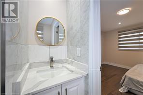 Photo 20 of 48 Larchwood Circle, Welland ON