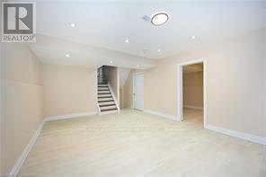 Photo 27 of 48 Larchwood Circle, Welland ON