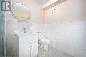 Photo 33 of 48 Larchwood Circle, Welland ON
