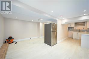 Photo 37 of 48 Larchwood Circle, Welland ON