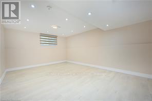 Photo 41 of 48 Larchwood Circle, Welland ON