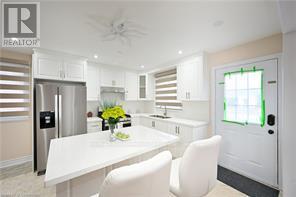 Photo 5 of 48 Larchwood Circle, Welland ON