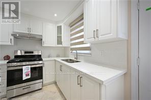 Photo 7 of 48 Larchwood Circle, Welland ON